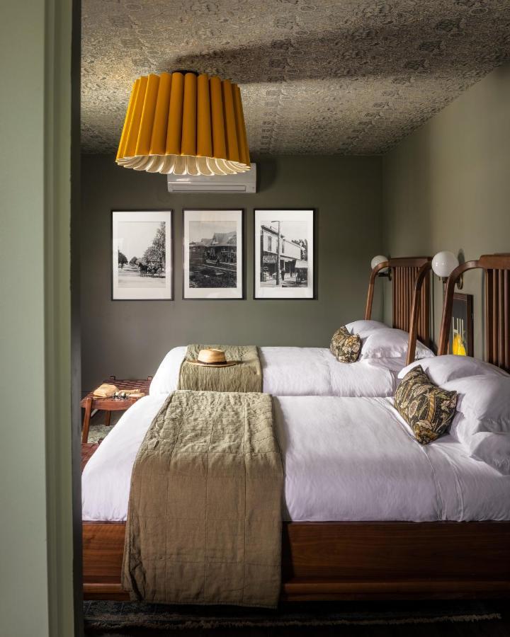 The Richland Hotel Orange Bagian luar foto