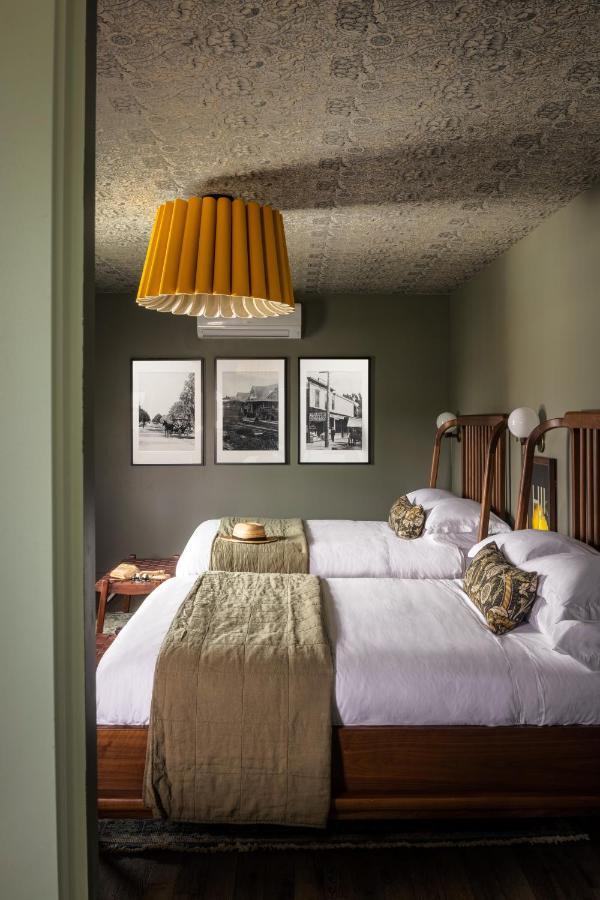 The Richland Hotel Orange Bagian luar foto