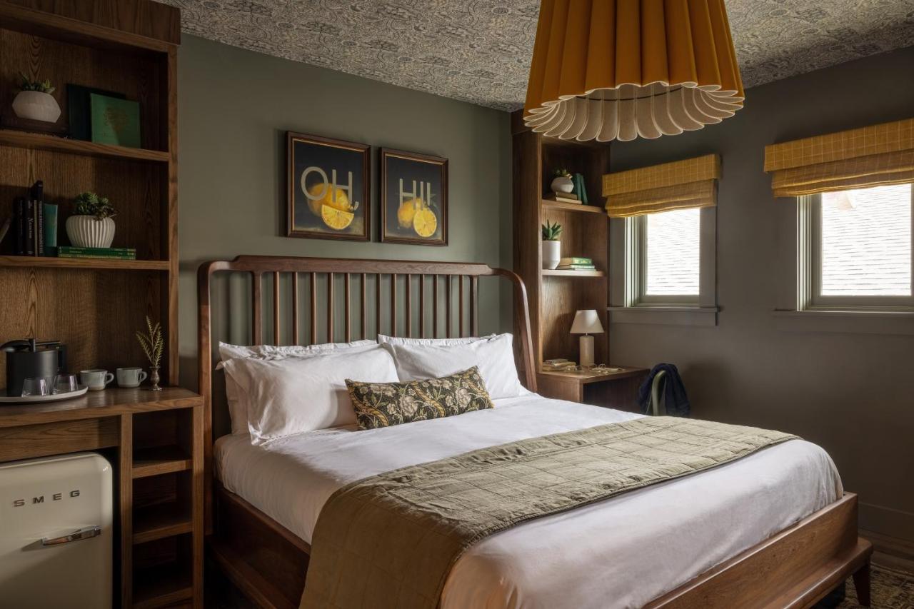 The Richland Hotel Orange Bagian luar foto