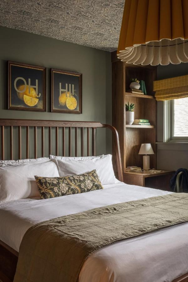The Richland Hotel Orange Bagian luar foto