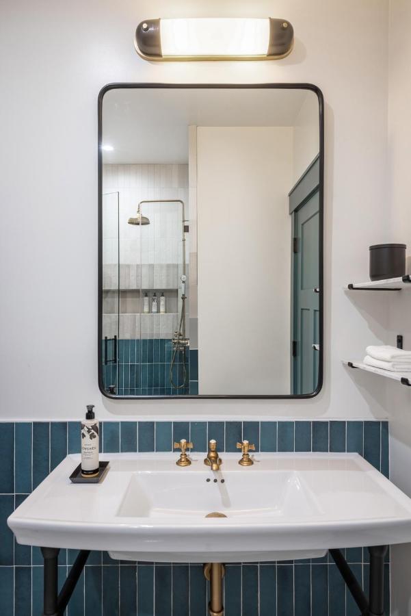 The Richland Hotel Orange Bagian luar foto