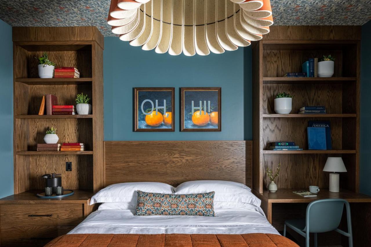 The Richland Hotel Orange Bagian luar foto