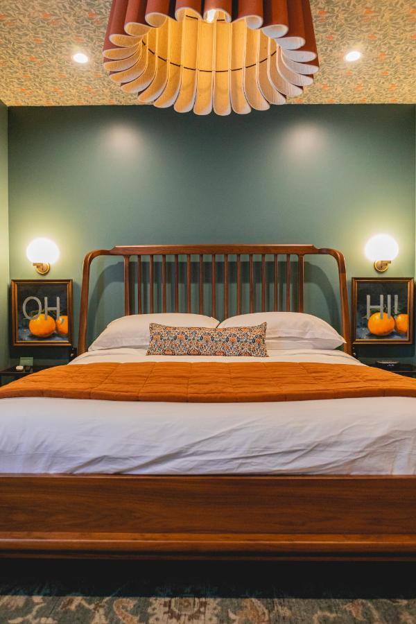 The Richland Hotel Orange Bagian luar foto